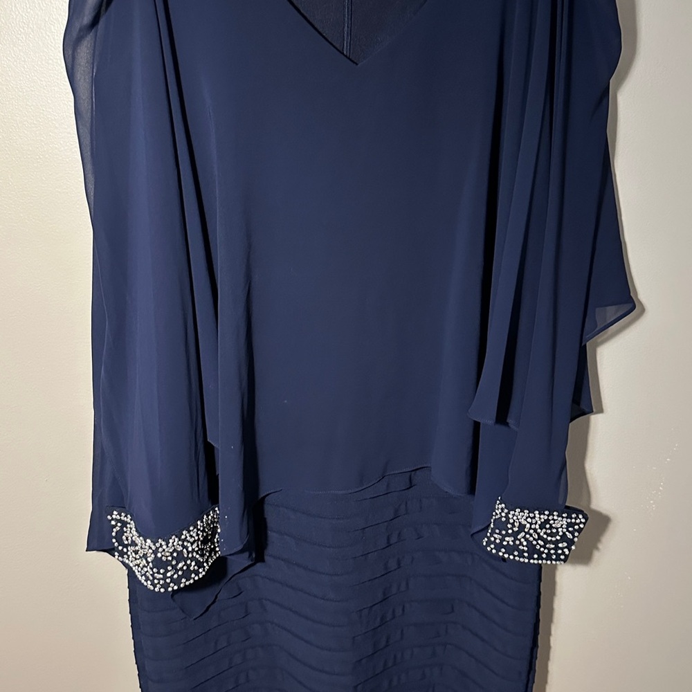 Elegant Navy Blue Evening Dress with Metallic Sparkly Accents